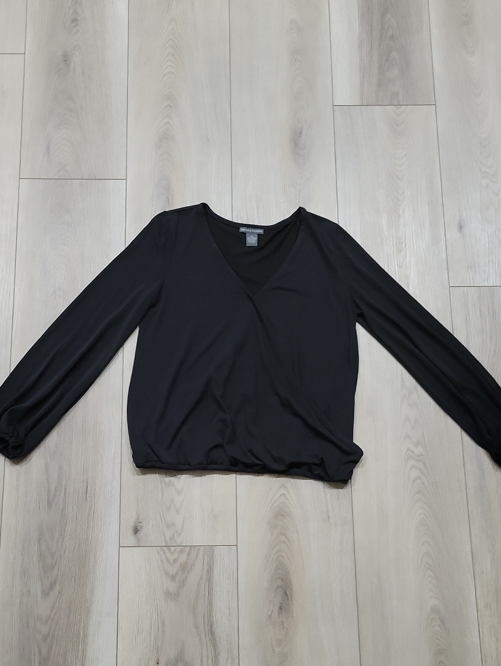 Chelsea & Theodore Black V-Neck Long Sleeve Blouse